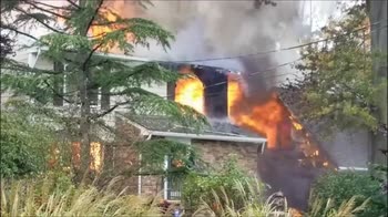 Precipita aereo nel New Jersey, almeno due case in fiamme