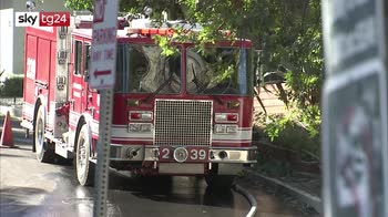California, pompieri lottano per spegnere ultimo incendio