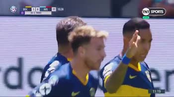 Tevez, gran gol in rovesciata all'Arsenal