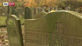 PIù di ottanta tombe profanate in un cimitero ebraico in Danimarca