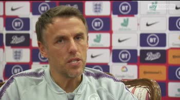 Neville not stepping down from England role