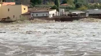VIDEO. L'Arno supera la soglia di guardia