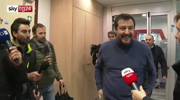 Modena, migliaia di sardine contro Salvini
