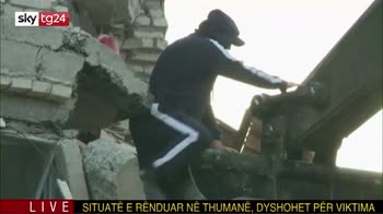Terremoto in Albania, persone sotto le macerie