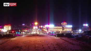 Cina, colonne di luci nel cielo: spettacolare effetto ottico