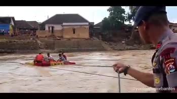 VIDEO. Inondazioni Indonesia, decine di vittime a Giacarta