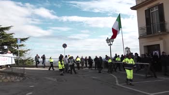 Rigopiano, fiaccolata a Farindola in ricordo delle vittime