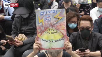 La protesta torna in piazza a Hong Kong, scontri e arresti