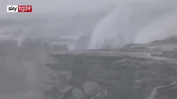 ERROR! Australia, raffiche di vento provocano "cascate invertite"