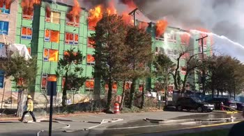 Usa, maxi incendio in un palazzo in Virginia: due feriti