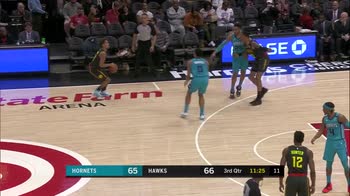 NBA, Trae Young e i 31 punti contro Charlotte al 2OT