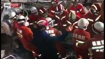 Cina, edificio crollato: mamma e figlio salvati dopo 52 ore