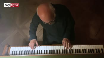 Coronavirus, Ludovico Einaudi suona il piano da casa