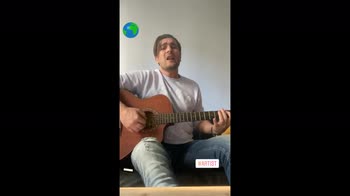 video-ventola-chitarra-canta-instagram