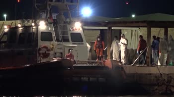 Lampedusa, sbarco notturno dei migranti