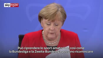 Angela Merkel dà il via alla Bundesliga