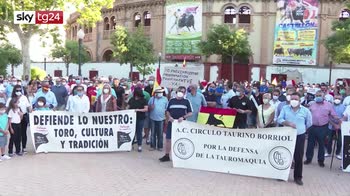 Coronavirus, protesta dei toreri in Spagna