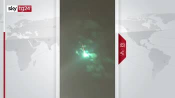 Australia, cometa verde attraversa il cielo. VIDEO