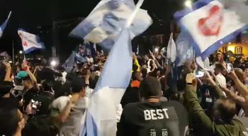 Napoli, tifosi festeggiano Coppa Italia in piazza