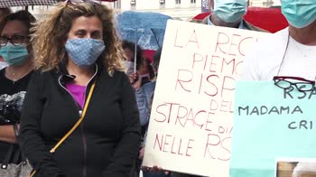 Coronavirus, comitato vittime rsa, protesta a Torino