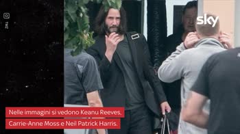 VIDEO Matrix 4, Keanu Reeves e Neil Patrick Harris sul set