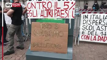 Milano, manifestazione per la scuola