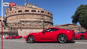 50 Ferrari fiammanti attraversano Roma