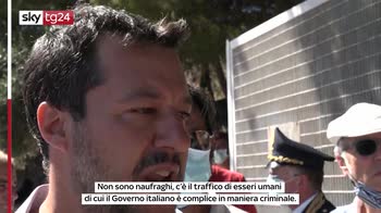 Migranti, Salvini a Lampedusa: "Questo Ã¨ caos"