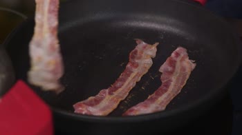 Ricetta senza glutine: zuppa di piselli con bacon