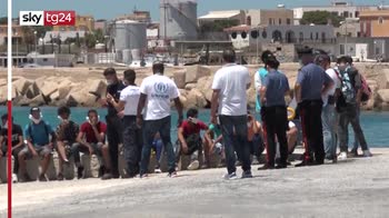 Migranti, viavai senza sosta a Lampedusa