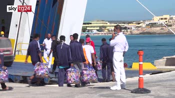 Un traghetto per la quarantena dei migranti, trovata la nave