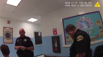 Usa, poliziotti arrestano un bambino di 8 anni. VIDEO