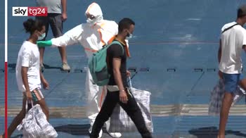 Migranti, nave quarantena "Aurelia" attracca a Lampedusa