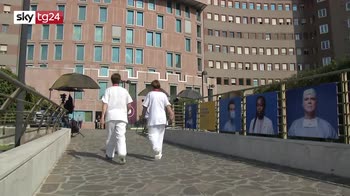 Berlusconi telefona dall'ospedale: Covid malattia infernale