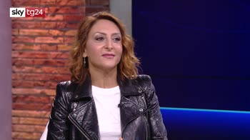 Paola Minaccioni racconta "Burraco Fatale" a Skytg24