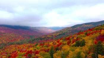 I colori dell'autunno in New Hampshire visti dal drone