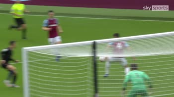 Antonio bicycle kick helps West Ham hold City