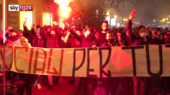 Napoli, proseguono le proteste contro le misure anti-Covid