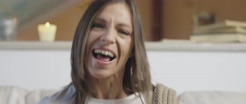 VIDEO - Loredana Errore presenta il video Torniamo a casa