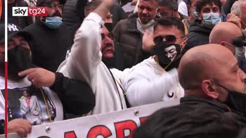 Napoli, protesta dei mercatali contro le restrizioni