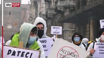 Bologna, collettivi rompono divieti: flash mob in centro