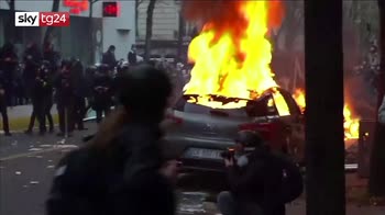 Francia, ancora scontri a Parigi contro la legge sulla sicurezza