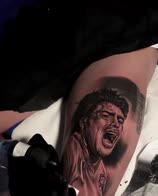 Insigne omaggia Maradona, tatuaggio sulla coscia...