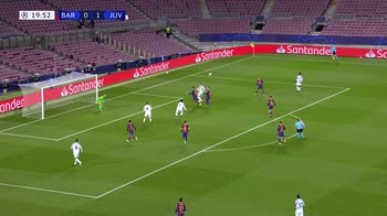 Barça-Juve: McKennie in acrobazia segna il 2-0