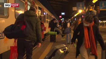 Bari, poco affollati gente i treni in arrivo dal nord