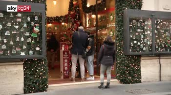 Shopping di Natale, folla in centro a Roma