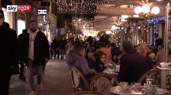 Emergenza virus, folla nelle vie dello shopping a Roma