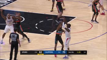 NBA, 30 punti per Kawhi Leonard contro gli Spurs