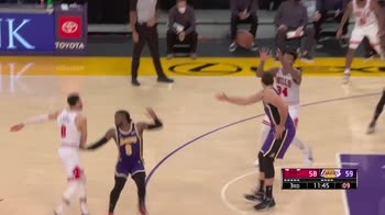 NBA, 38 punti per Zach LaVine contro i Lakers