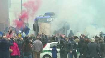 L'arrivo di Milan e Inter a San Siro: migliaia i...